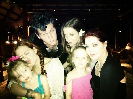 A picture of Harper with her twin sister, half-siblings, mom, and grandma.